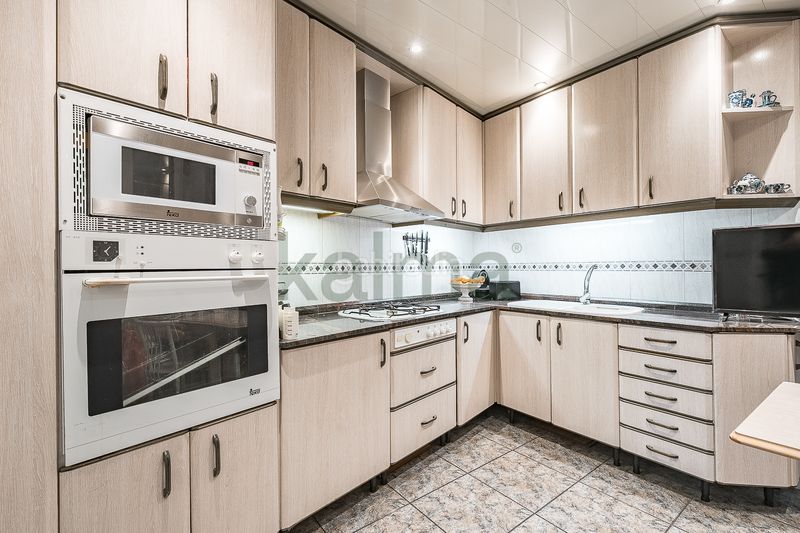 Foto 8a2c5d4f-0fee-4d73-84ab-21ae6e3b76b6. Pis amb calefacció aparcament a Sants Barcelona