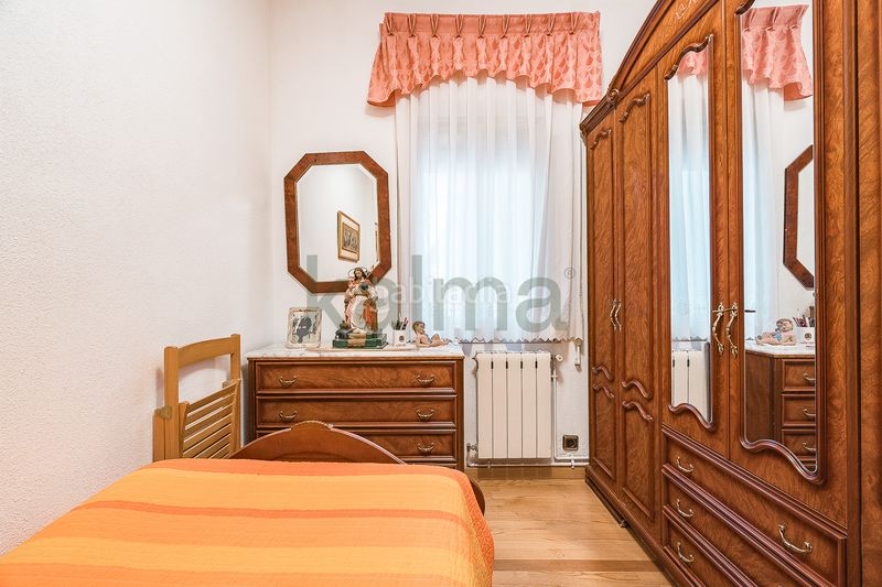 Foto 984508fa-a45d-45e8-9bd9-97aa6beb34f5. Pis amb calefacció aparcament a Sants Barcelona