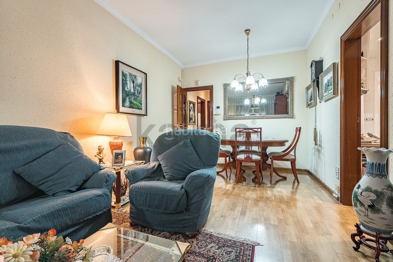 Foto a97f9244-f6ba-42dc-8eef-09114a644b95. Pis amb calefacció aparcament a Sants Barcelona