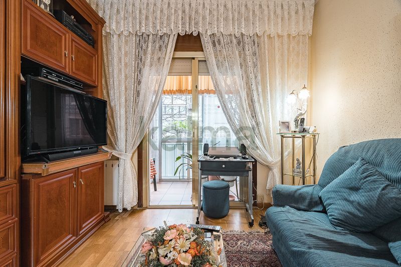 Foto cb3b7192-9a49-436f-aad3-7d661321f8f1. Pis amb calefacció aparcament a Sants Barcelona