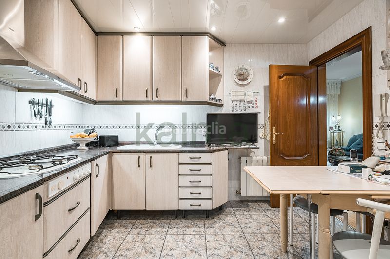 Foto f7aa40c9-c477-46ab-88a6-fee1029230cc. Pis amb calefacció aparcament a Sants Barcelona