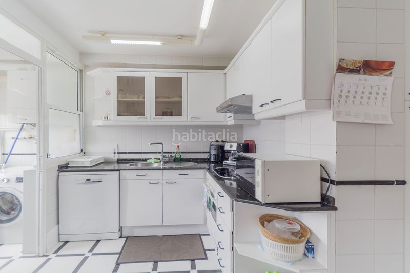Foto fa8ceeac-41fa-46d5-8caa-4d3bfdb3f58b. Flat with heating in Someso - Matogrande Coruña (A)