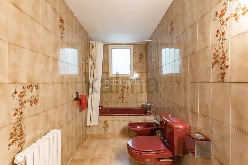 Foto 194c19d4-d050-4d18-95c4-d3d224c68b96. Casa adossada amb calefacció aparcament piscina a Terrassa