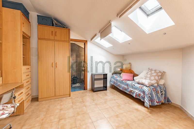 Foto 550d1764-d97c-403b-8390-812393a916d2. Casa adossada amb calefacció aparcament piscina a Terrassa