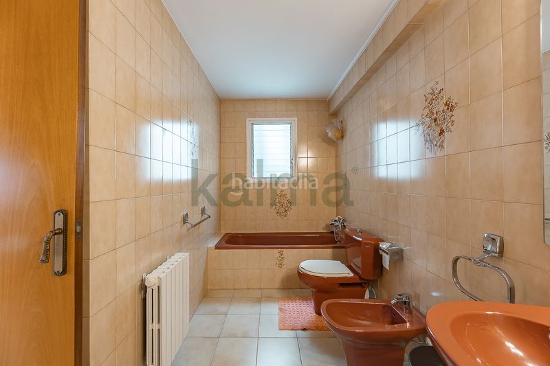 Foto 57d84ce0-52c9-469c-9e46-94943e5c0d80. Casa adossada amb calefacció aparcament piscina a Terrassa