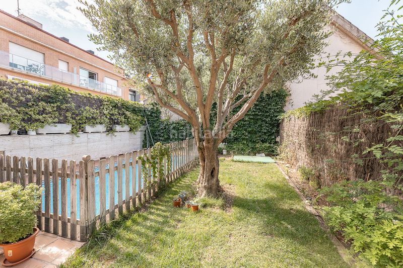 Foto 983b5bbc-2281-4182-85d3-c819a6a5b236. Casa adossada amb calefacció aparcament piscina a Terrassa