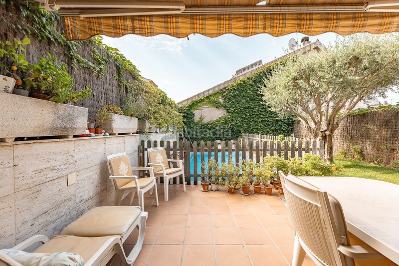 Foto a9a883a5-e4f8-4658-ab33-0cc4504481dc. Casa adossada amb calefacció aparcament piscina a Terrassa
