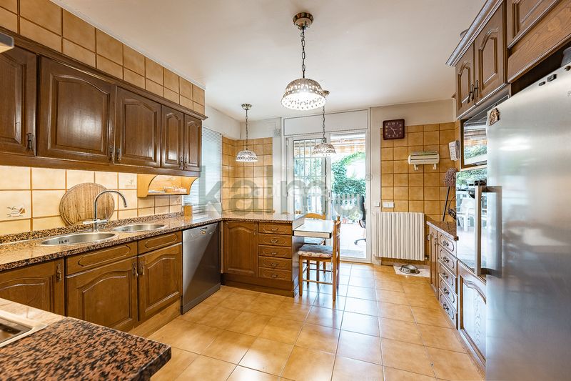 Foto ac56a7be-fedc-4957-80d2-9a1fc9fb07da. Casa adossada amb calefacció aparcament piscina a Terrassa