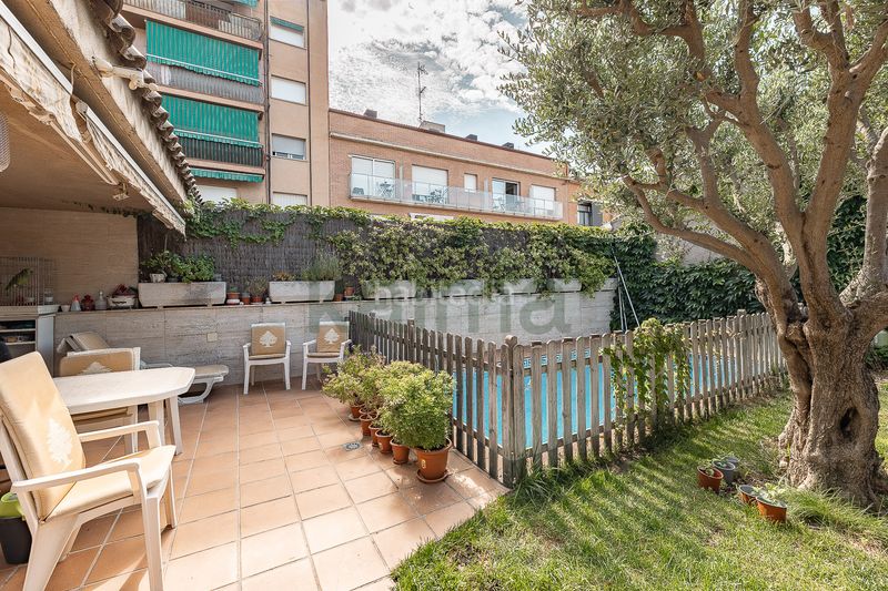 Foto bc515d45-24e3-4f4d-9dfb-194652be0df8. Casa adossada amb calefacció aparcament piscina a Terrassa