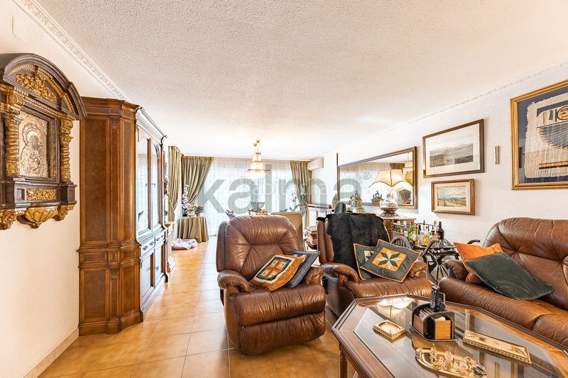 Foto bd4b1522-b88d-4b8a-9d54-a54563a5354d. Casa adossada amb calefacció aparcament piscina a Terrassa