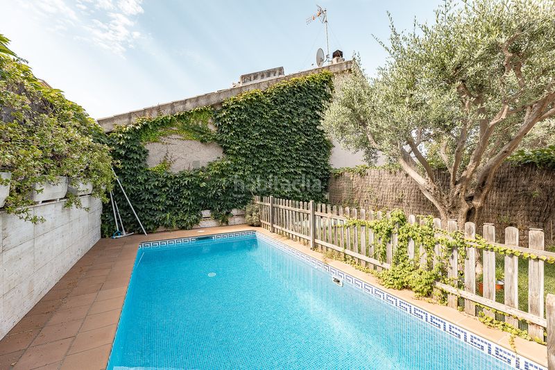 Foto cf34ca63-a892-41da-8c00-1bdebfbb3d7a. Casa adossada amb calefacció aparcament piscina a Terrassa