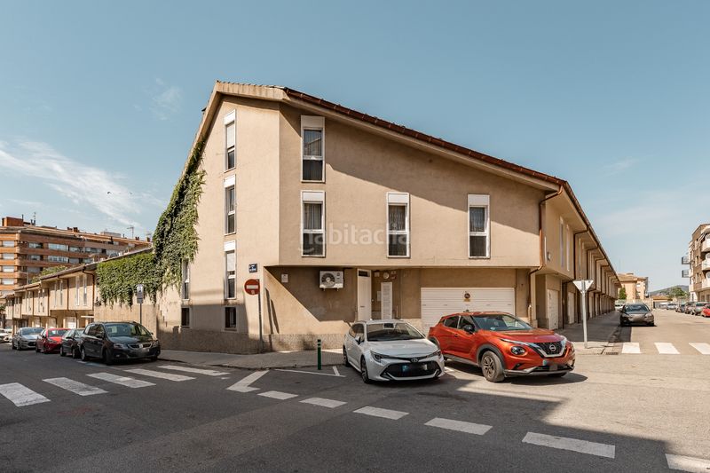 Foto d2e67f14-0d65-4c97-bb95-1fd2354a6bf2. Casa adossada amb calefacció aparcament piscina a Terrassa