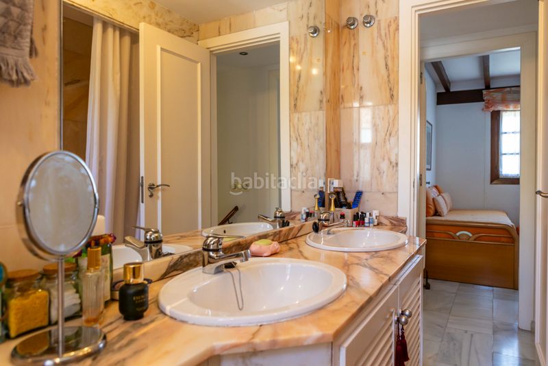 Foto 4118da23-8aa8-4b27-9c68-b37855fe523f. Casa adossada amb calefacció aparcament piscina a Estepona