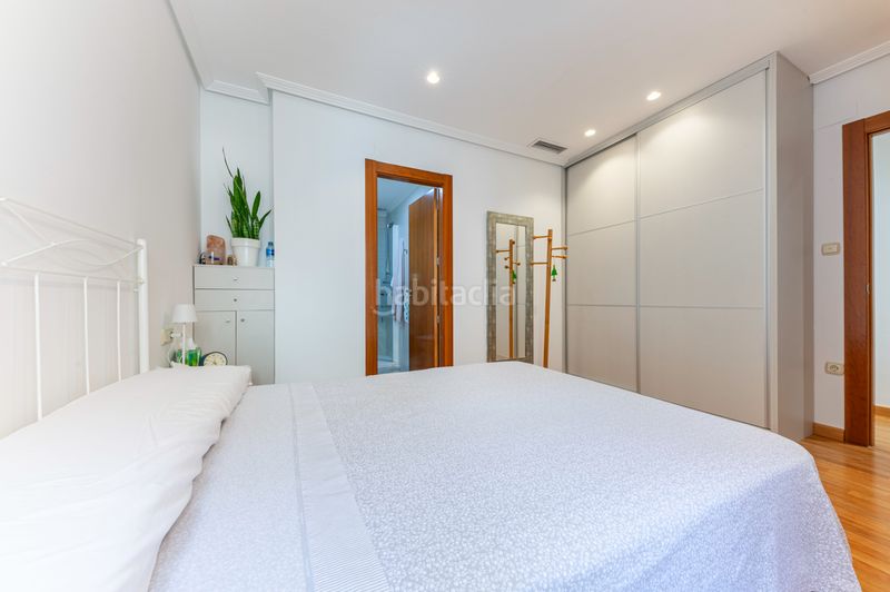 Foto d8560722-1a46-48d5-901f-57ee7d113bfd. Flat with heating parking in Crevillente