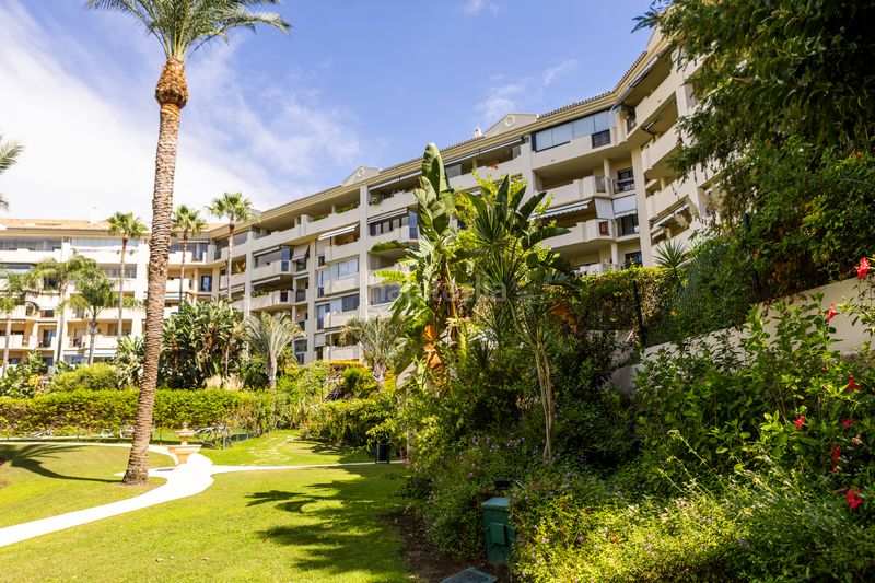 Foto 87c2d08a-42f3-4d9e-9a79-7448f4747f52. Duplex with heating parking pool in San Pedro de Alcántara Pueblo Marbella