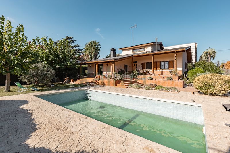 Foto 0605d7a1-51a2-4809-9f4b-ef282b5748d8. Chalet avec cheminée chauffage parking piscine dans Canovelles