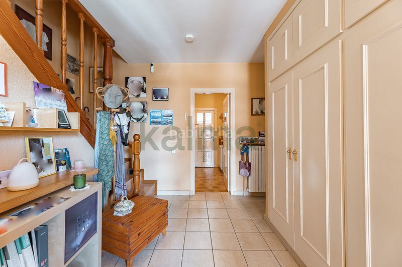 Foto 1253a69f-ede9-496d-a1fb-6930f33017b4. Chalet avec cheminée chauffage parking piscine dans Canovelles