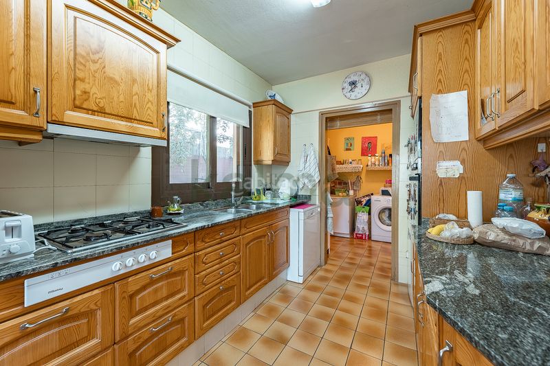 Foto 1be17310-f520-4f55-a60f-be9e58c667d4. Chalet avec cheminée chauffage parking piscine dans Canovelles
