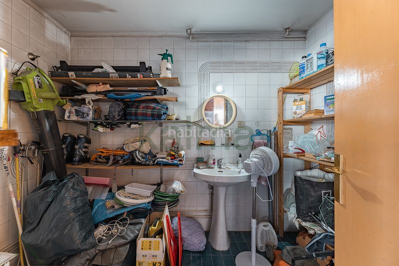 Foto 66aed7f3-5db9-4630-b3c4-c73a011cb9d4. Chalet avec cheminée chauffage parking piscine dans Canovelles