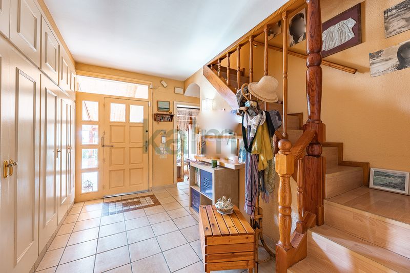 Foto 97408a9b-0e7f-48a3-838c-413c6b910024. Chalet avec cheminée chauffage parking piscine dans Canovelles