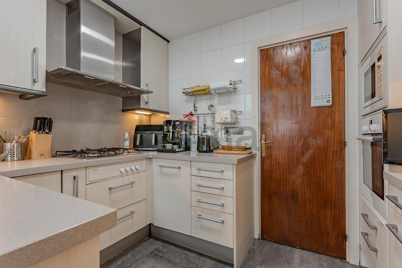 Foto 4d3edd8a-e48b-42e7-a38e-45fe5b8ce406. Pis amb calefacció a Barri de les Corts Barcelona