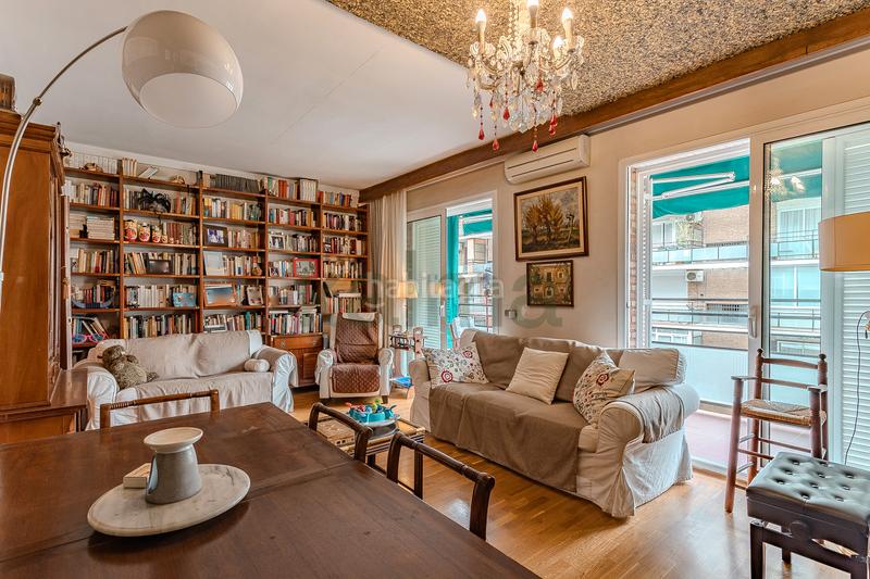 Foto 749eb6c5-b2c4-4f71-9e5c-c4359917f50b. Pis amb calefacció a Barri de les Corts Barcelona