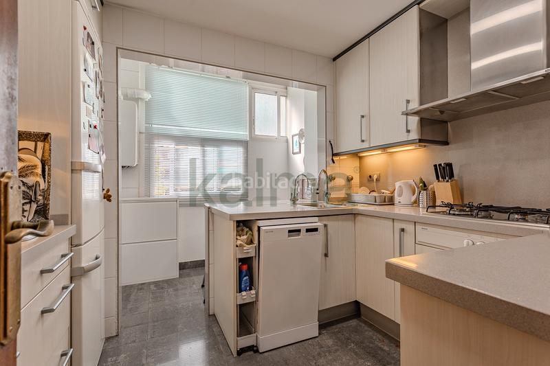 Foto e8e2a049-5cbe-4c17-a7a4-85a2d837b859. Pis amb calefacció a Barri de les Corts Barcelona