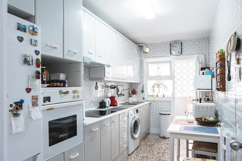 Foto 77c7e47b-94b1-4313-9e36-7e9332de1f3e. Piso  en venta en calle san roque en puerto de Estepona Estepona