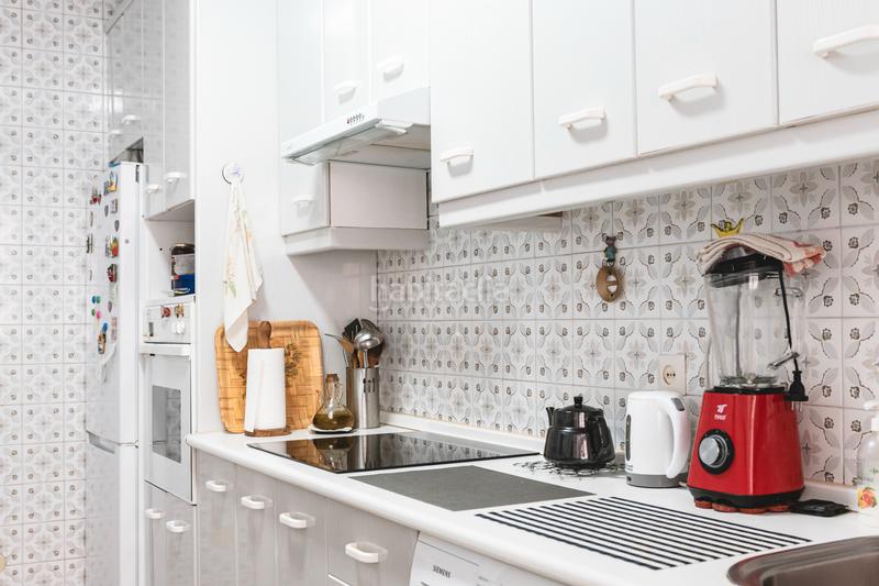 Foto 8d07495c-108c-46a6-8b94-7c5a1fa08e00. Piso  en venta en calle san roque en puerto de Estepona Estepona