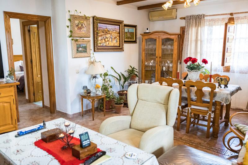 Foto 17958d47-495c-4be3-bebc-57ff005a1f47. Pis amb xemeneia calefacció aparcament piscina a Periana