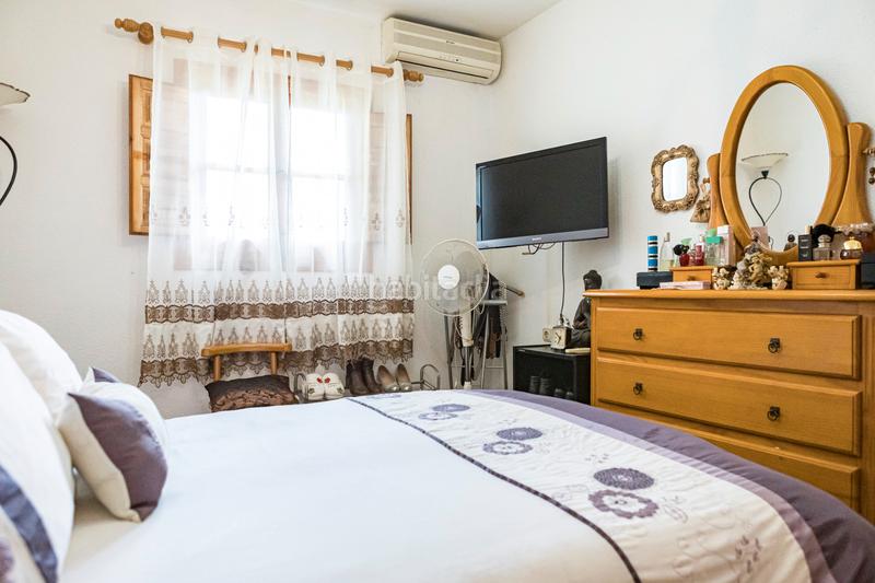 Foto 9d19fa9f-0d85-4557-bed3-cf339b6aa7e5. Pis amb xemeneia calefacció aparcament piscina a Periana