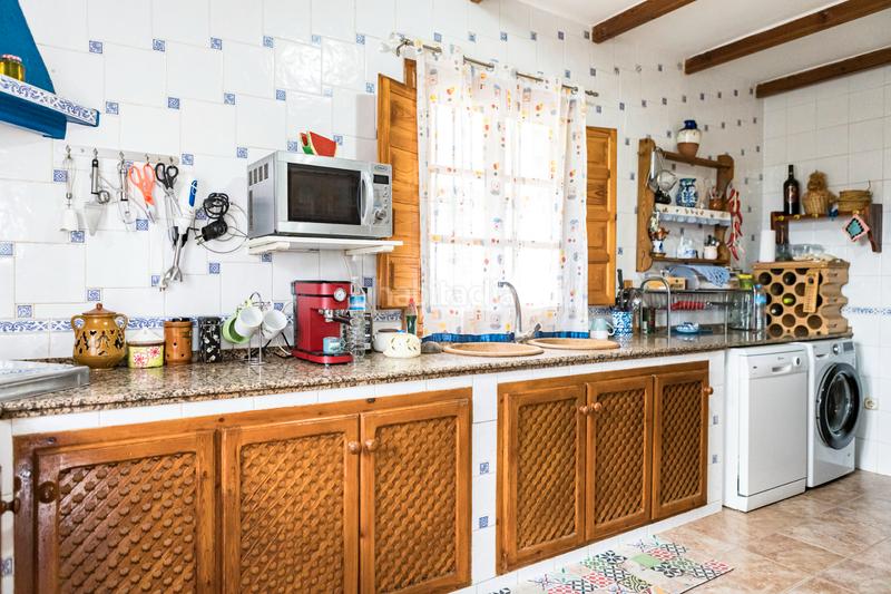 Foto d56babce-e132-4547-811c-74607dff310f. Pis amb xemeneia calefacció aparcament piscina a Periana