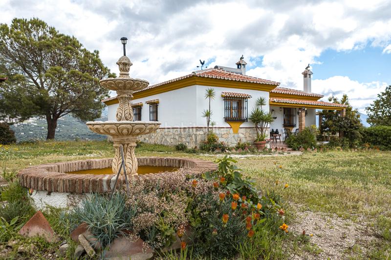 Foto f27e4782-74b2-42a4-a5d0-3b2521c8ba05. Pis amb xemeneia calefacció aparcament piscina a Periana