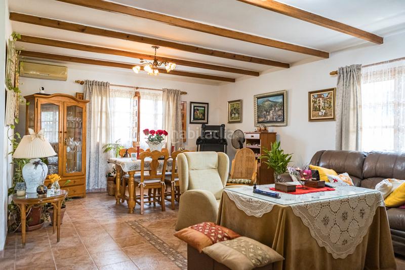 Foto f77820e2-6505-49cc-8418-0743f164196e. Pis amb xemeneia calefacció aparcament piscina a Periana