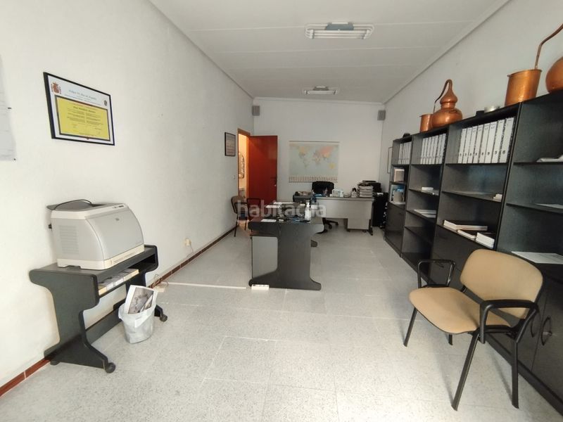 Foto d8b6dcbe-9113-46c7-8a86-587bf4d7cbaf. Local comercial a Tomelloso