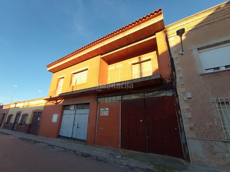 Foto 5212068b-ba9e-4f92-9d2e-12b987f36a39. Casa bifamiliare con parcheggio in Tomelloso