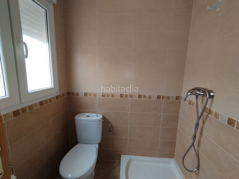 Foto 064dda21-e7c6-47c1-91d6-2b29d0ad23cf. Casa adossada amb aparcament a Tomelloso