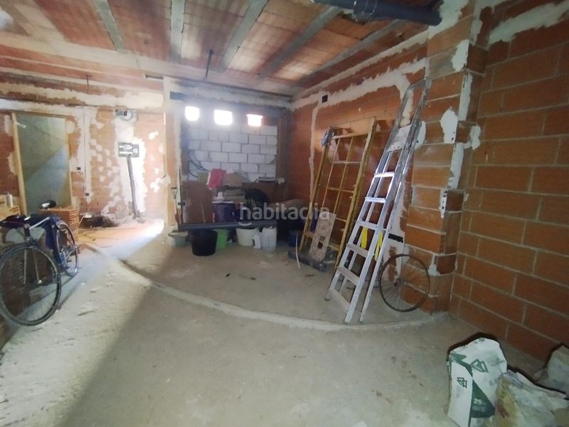 Foto b3e3ddc5-0cb3-4027-9b25-7efac5a83e81. Casa adossada amb aparcament a Tomelloso