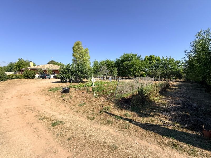 Foto c8d7a560-ee45-4207-b478-986e435edd72. Masia amb aparcament piscina a Tomelloso