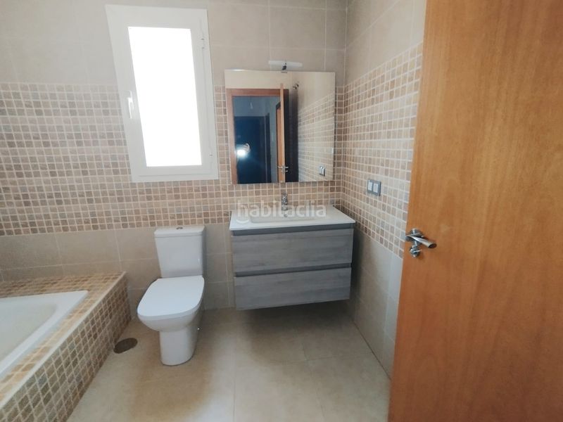 Foto 162842d6-2bc1-4acb-9a0e-80b35ac5af00. Casa adossada amb aparcament a Tomelloso