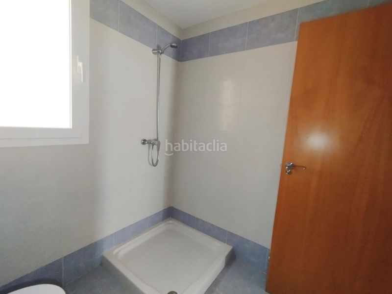 Foto f97e7a11-c018-43ac-a3df-75a0cf1ffcaf. Casa adossada amb aparcament a Tomelloso