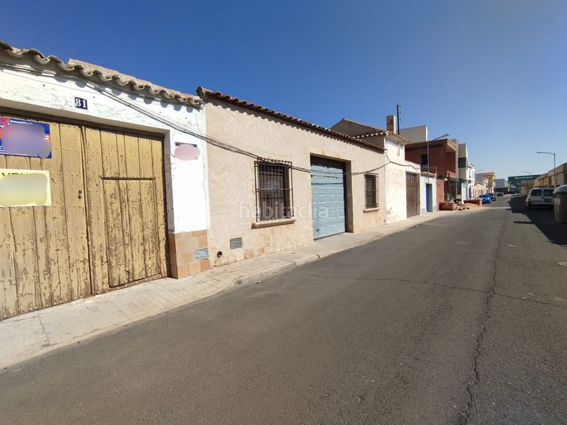 Foto a0896fb1-d65f-4ee2-b366-45a8573b3566. Casa aparellada a Tomelloso