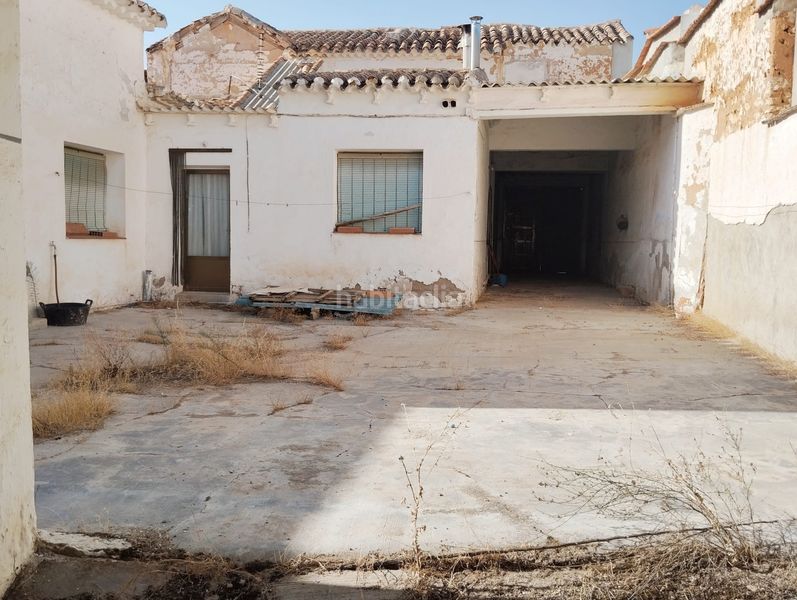 Foto bb485e3f-3331-4cef-ac07-79687d9ec595. Casa amb aparcament a Tomelloso