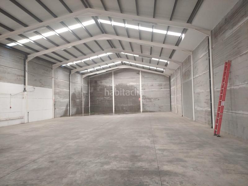 Foto b016b50c-6c0b-4f3e-b8a6-ce7dea2024f4. Capannone industriale in Tomelloso