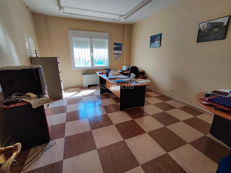 Foto b2bbc28a-8d12-4407-818a-6aa5ac56f4dd. Capannone industriale con riscaldamento in Tomelloso