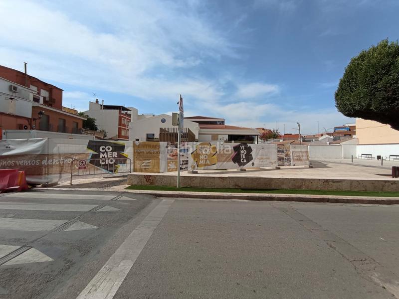 Foto ebd876b9-14ac-4c0a-8df3-073ee16bd7bd. Parking voiture dans Tomelloso