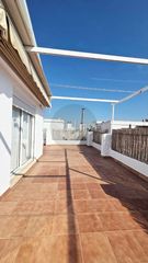 Lloguer Pis  Carrer d'abén al abbar. Luminoso ático con terraza