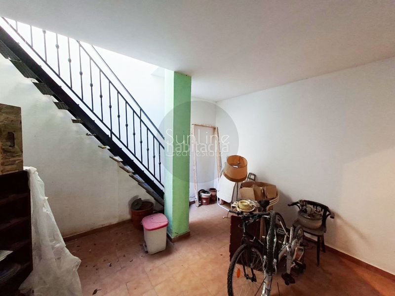 Foto 400864bc-44fd-4753-ab70-c3f596563b48. Casa adossada amb aparcament a Aldaia