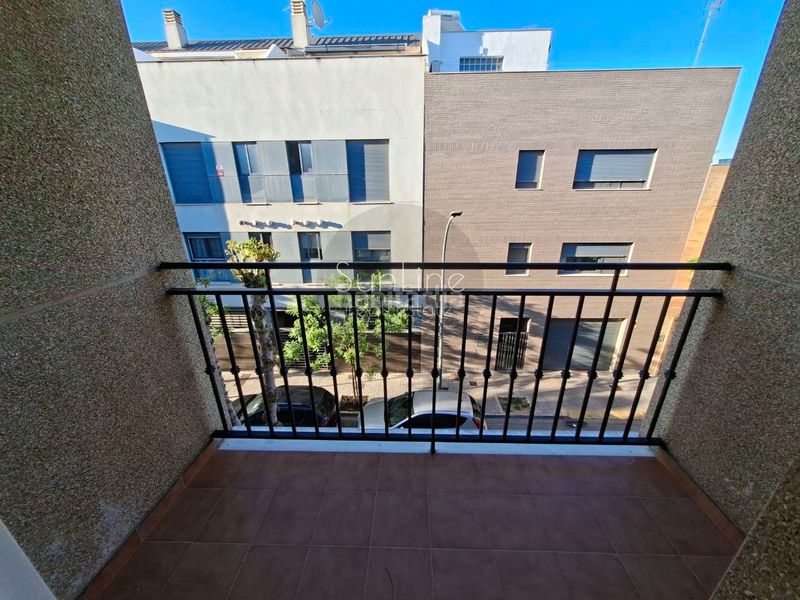 Foto 43dbd37d-061c-4bc0-a35a-8c44ce7cf5a3. Casa adossada amb aparcament a Aldaia