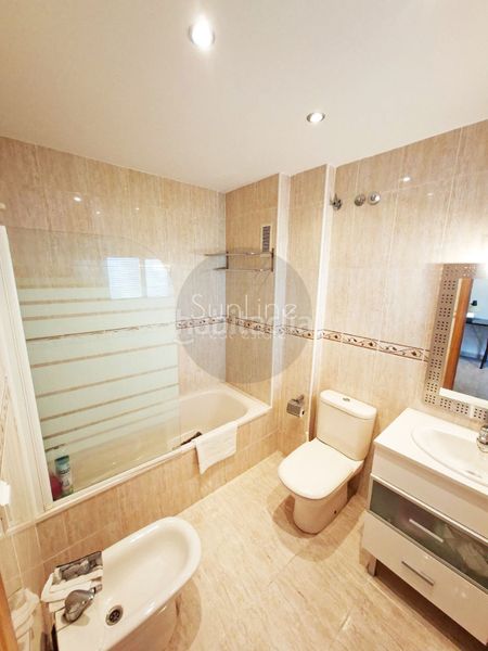 Foto ae7412fd-bc85-406f-a2ff-7e505922b3d3. Casa adossada amb aparcament a Aldaia